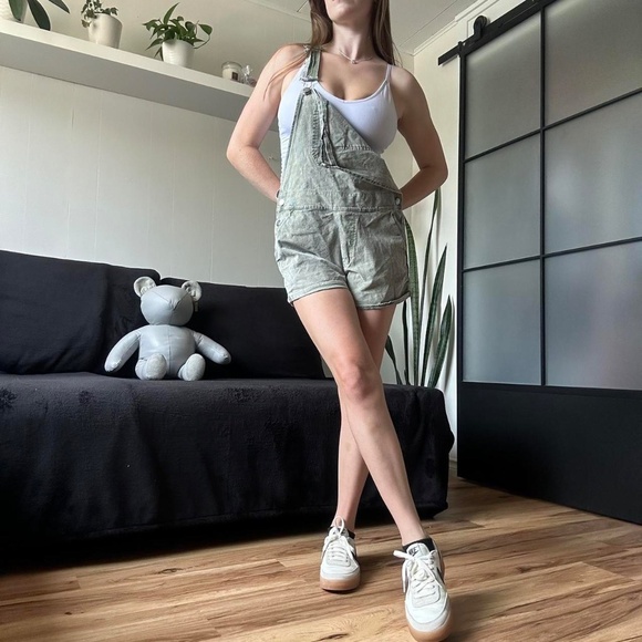 Green Overall Shorts - Picture 3 of 8